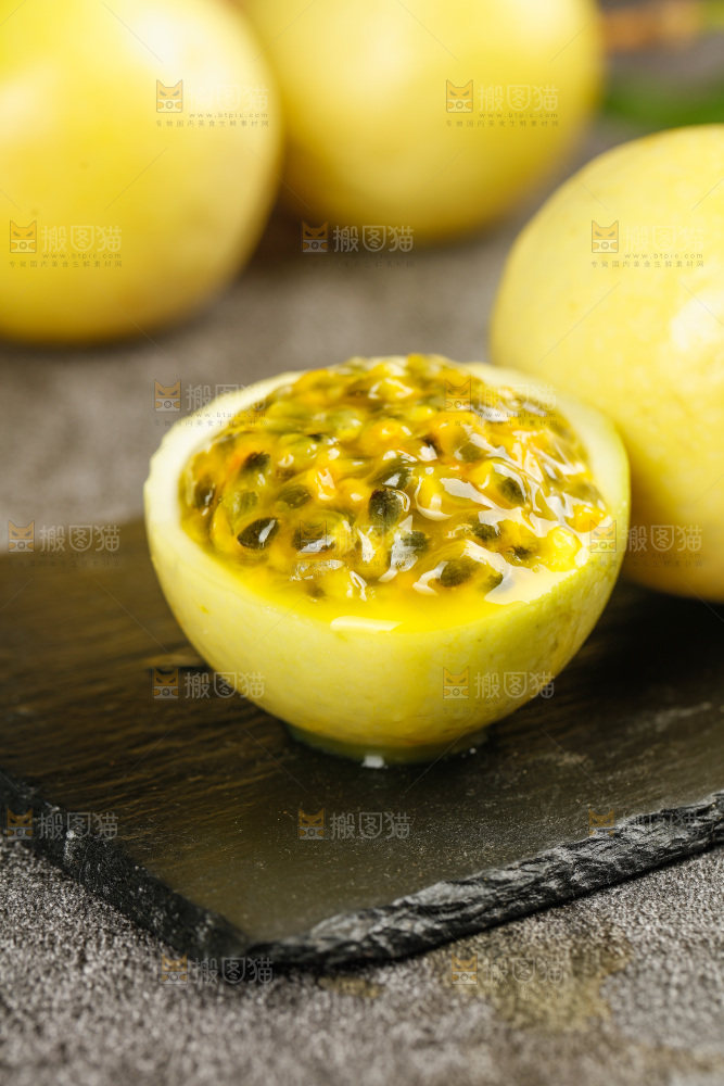 深底上的黄金百香果