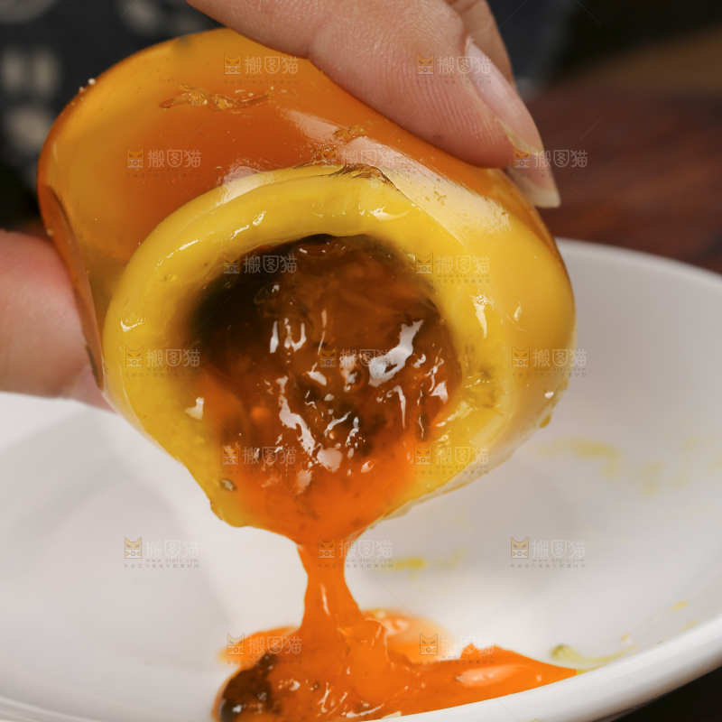 深底上的变蛋