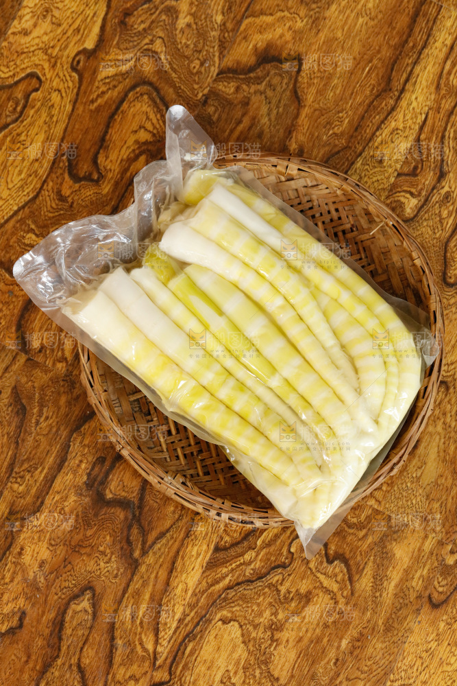 木底上的清水笋