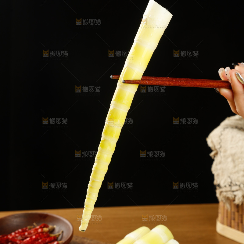 木底上的清水笋