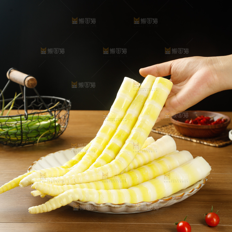 木底上的清水笋