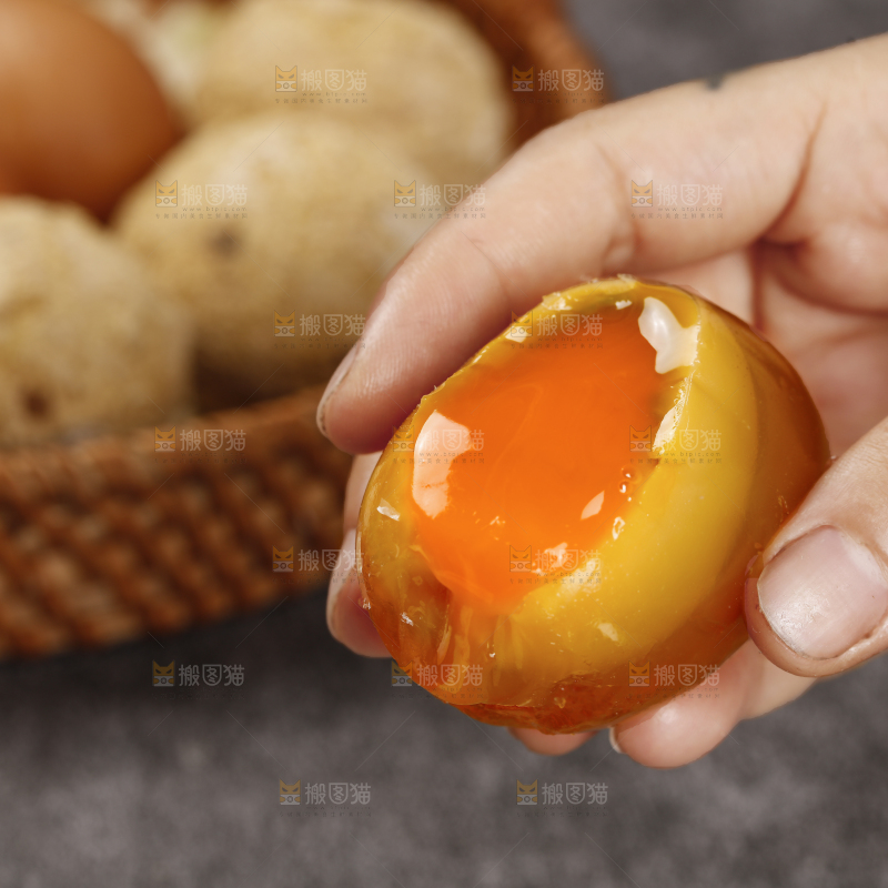 深底上的变蛋