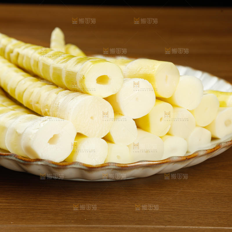 木底上的清水笋