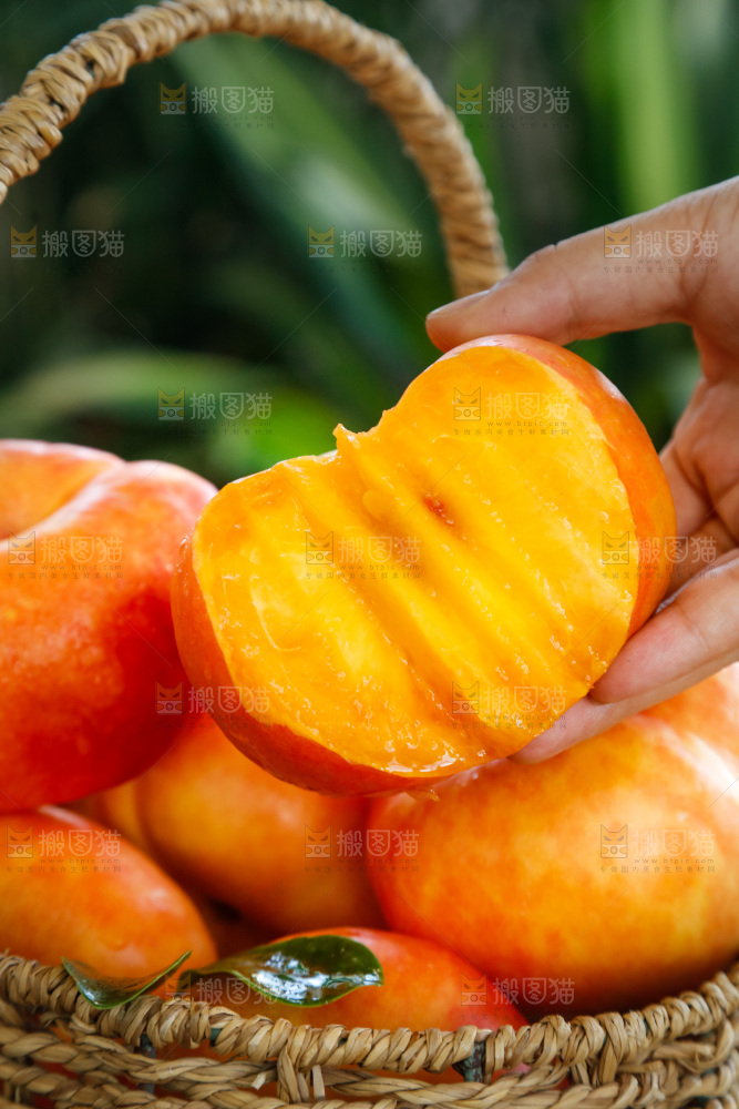 深底上的黄油蟠桃