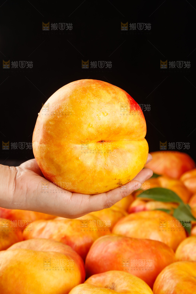 深底上的黄油蟠桃