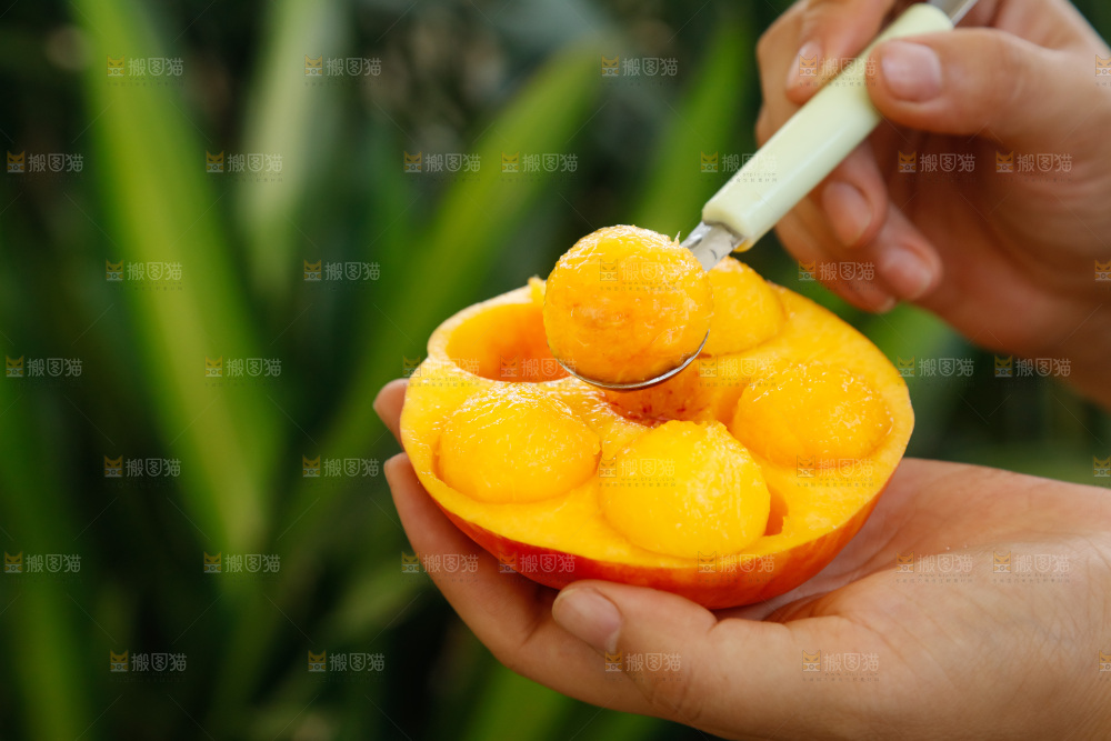 深底上的黄油蟠桃