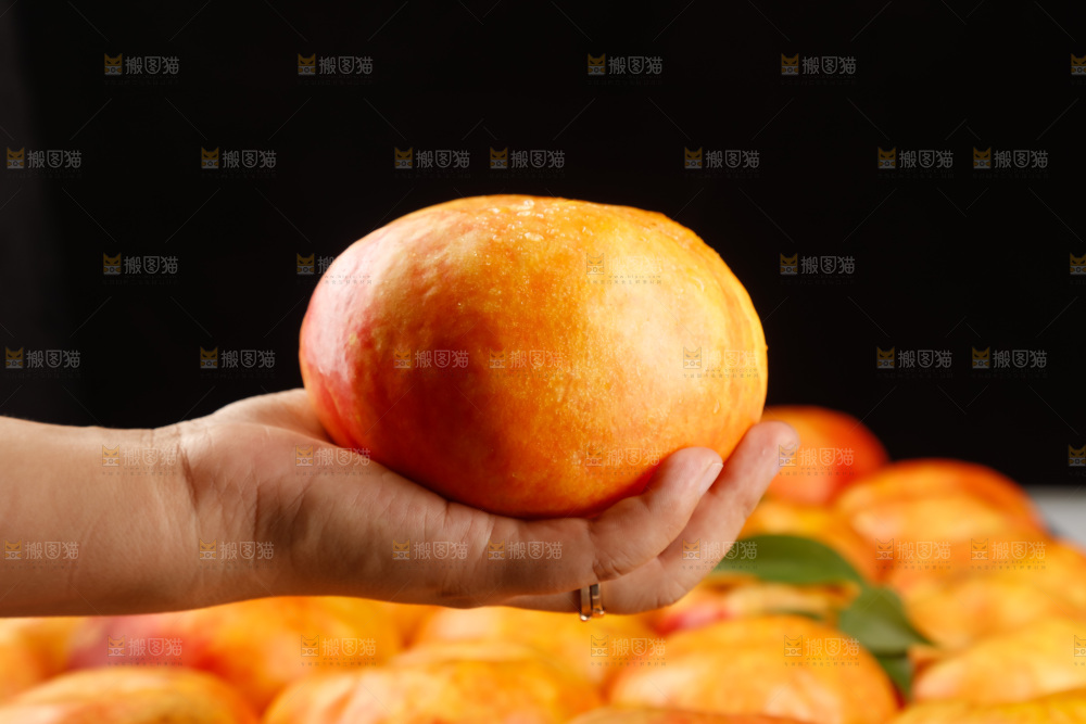 深底上的黄油蟠桃