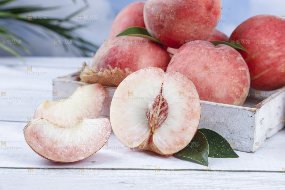 浅底上的苹果桃