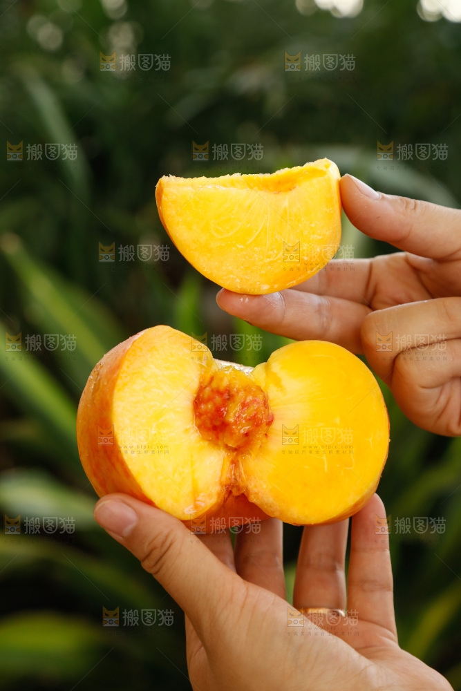 深底上的黄油蟠桃