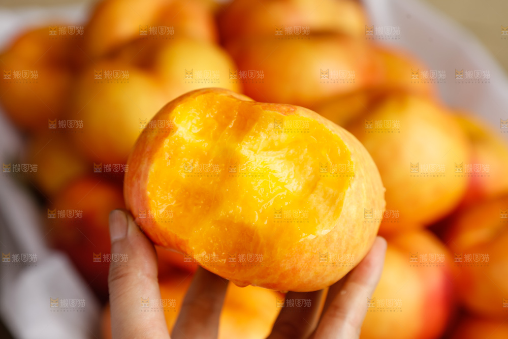 深底上的黄油蟠桃