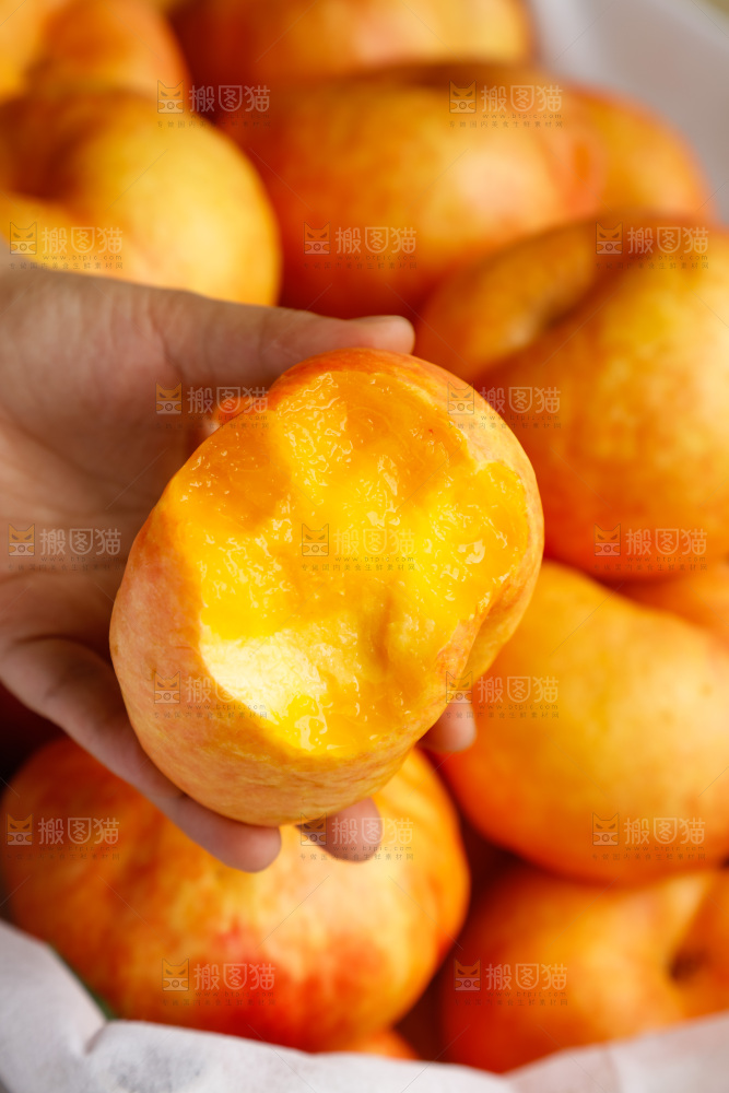 深底上的黄油蟠桃
