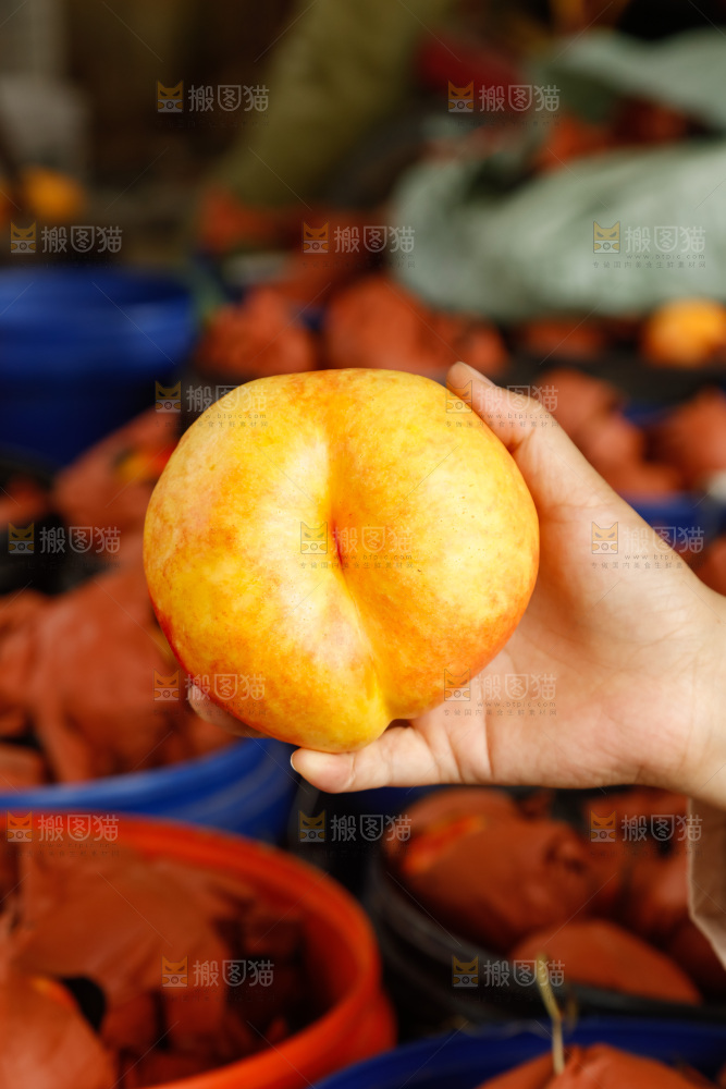 深底上的黄油蟠桃