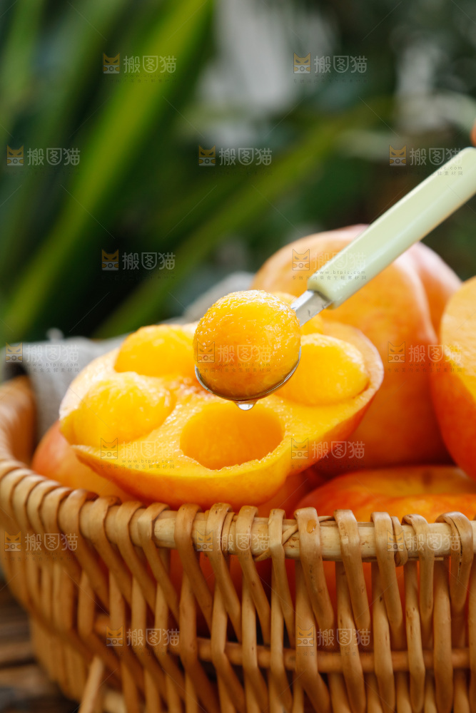深底上的黄油蟠桃