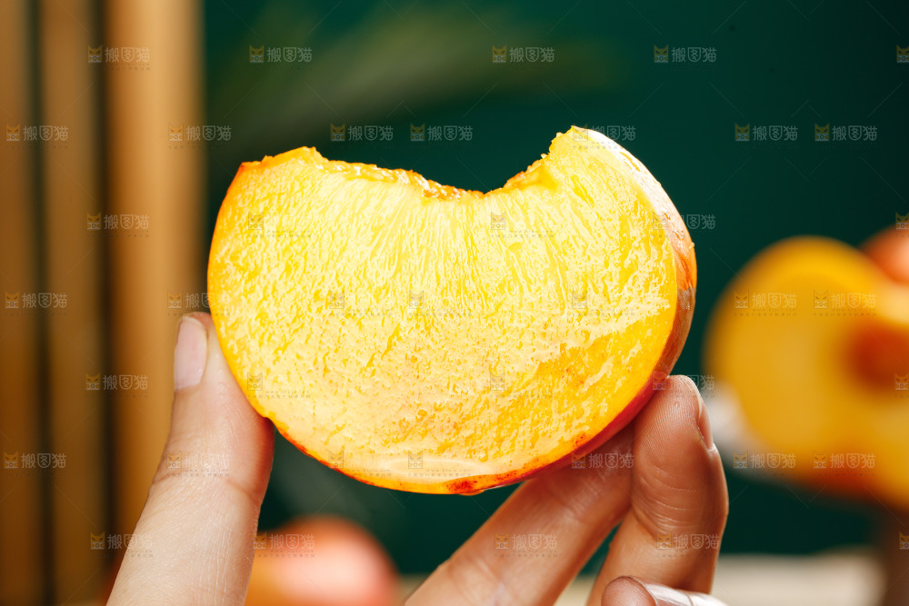 深底上的黄油蟠桃