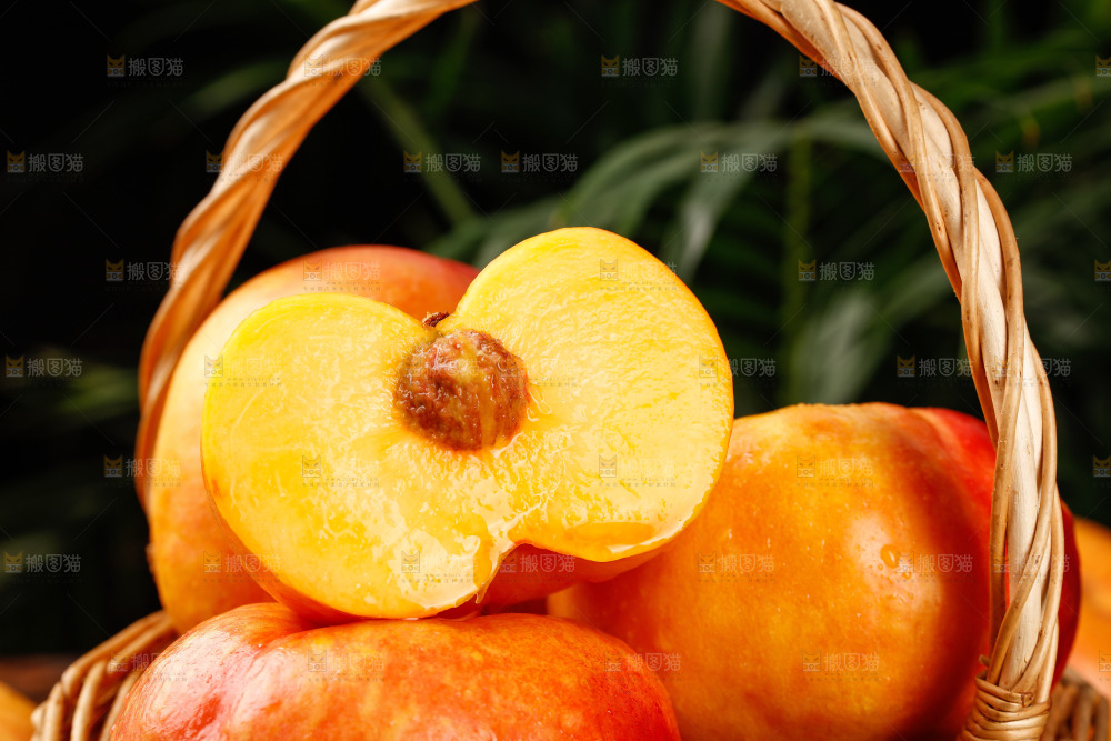 深底上的黄油蟠桃