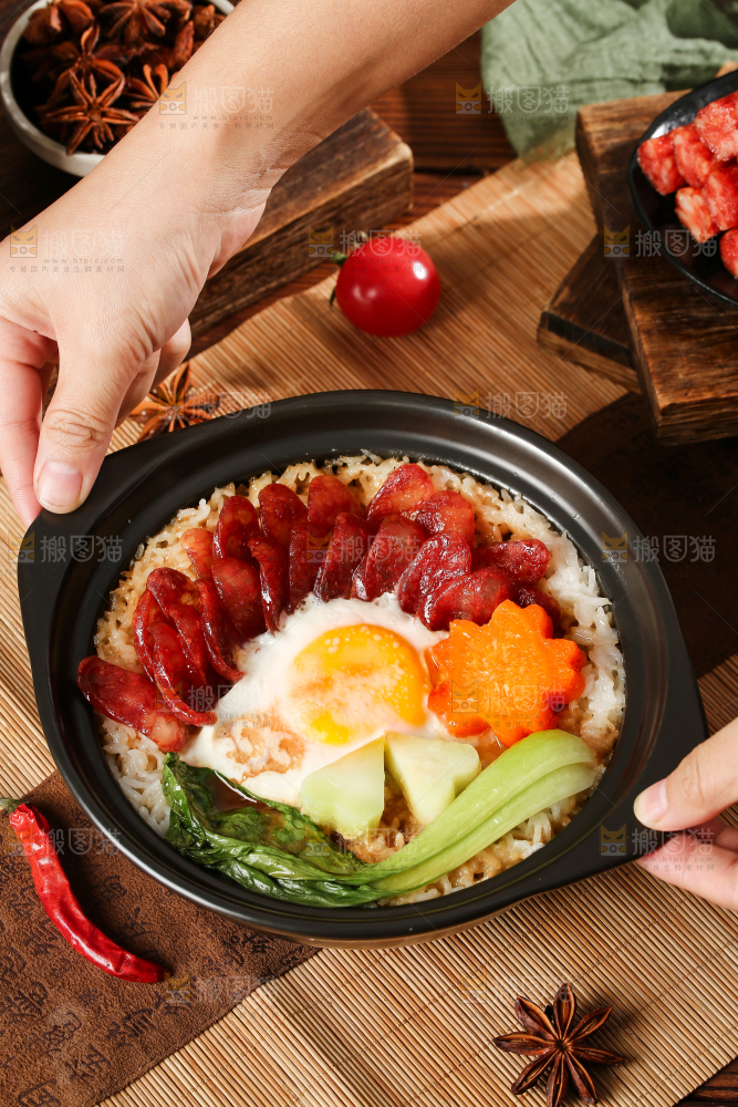 深底上的腊肠煲仔饭