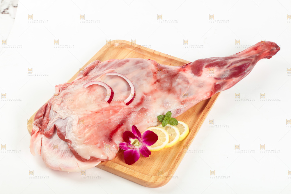 白底上的羊后腿