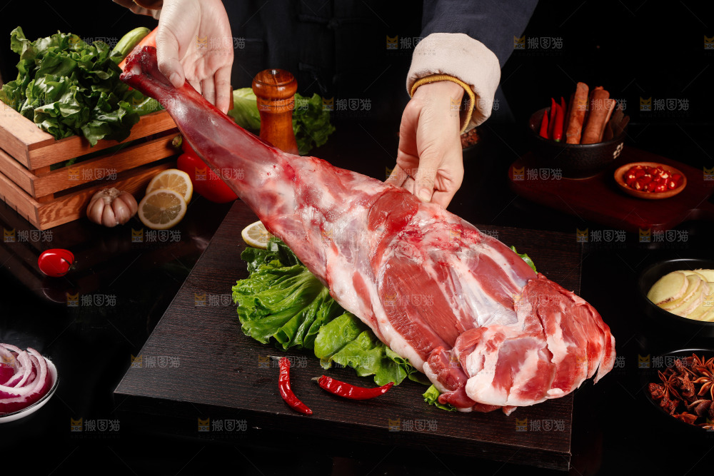 深底上的羊后腿