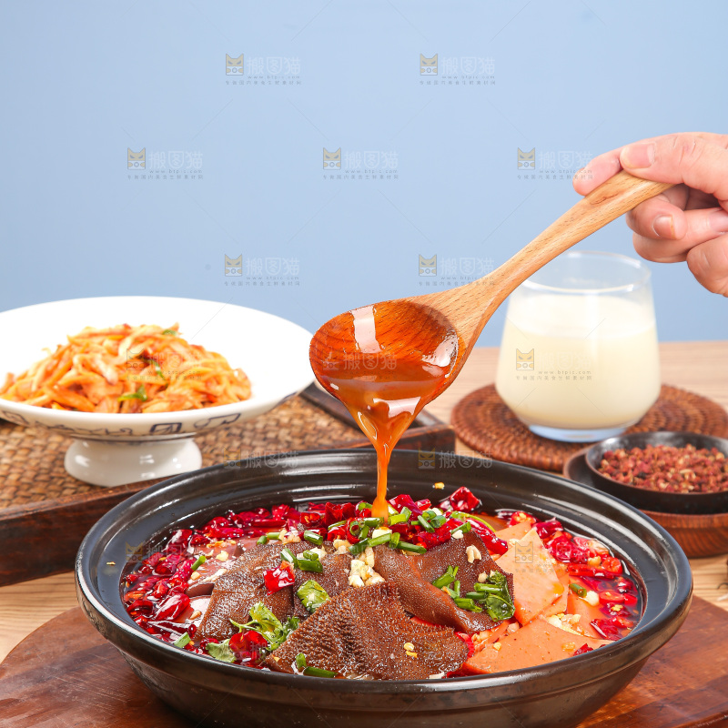 木底上的毛血旺