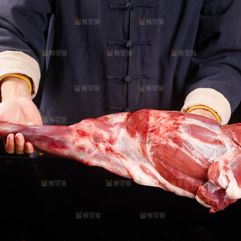 深底上的羊后腿