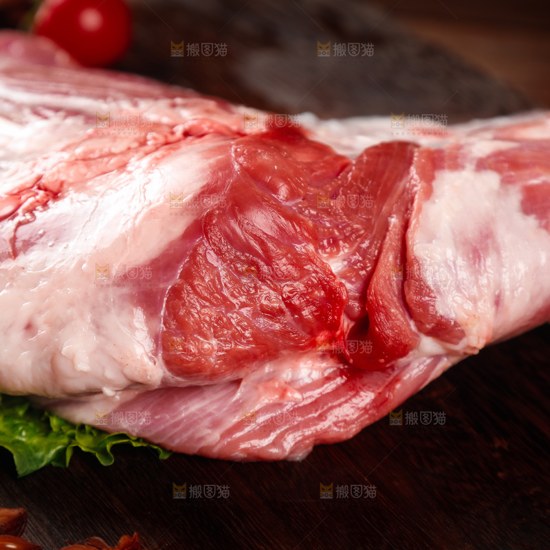 深底上的羊后腿