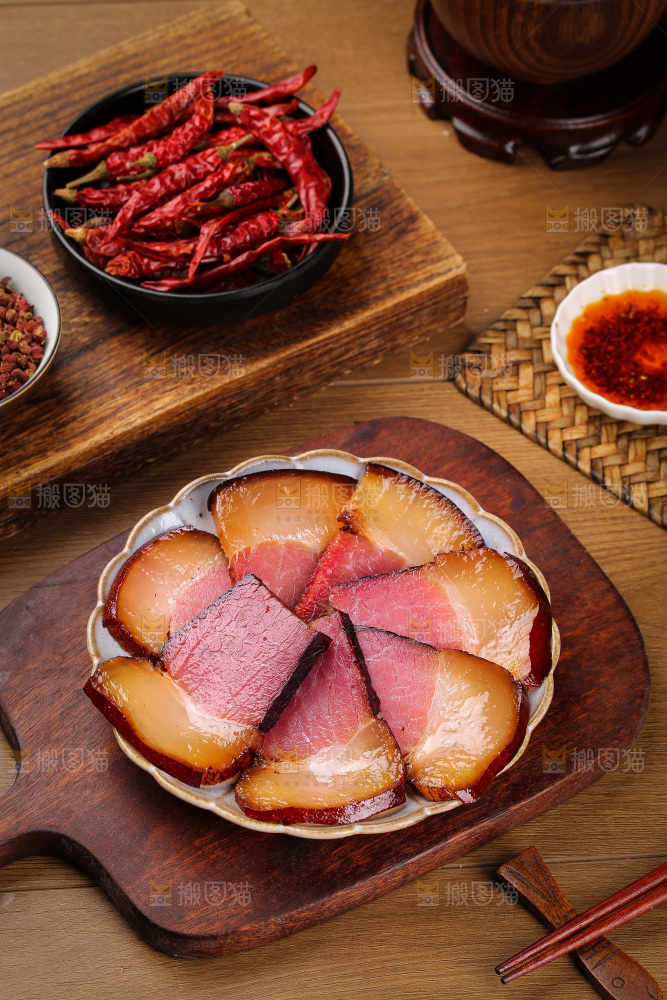 木底上的后腿腊肉