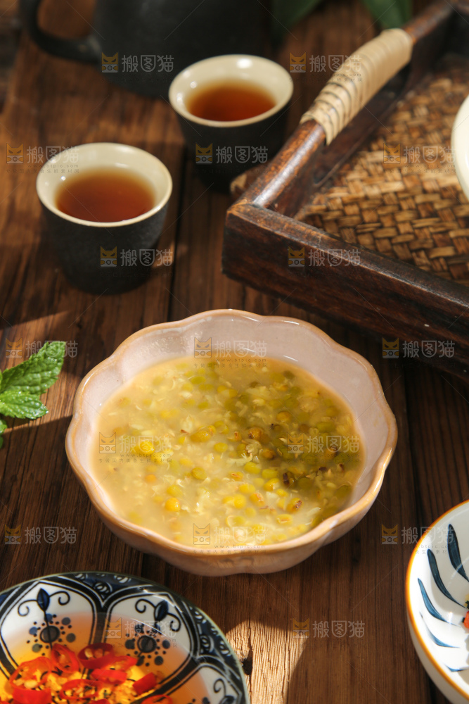 深底上的一碗绿豆汤