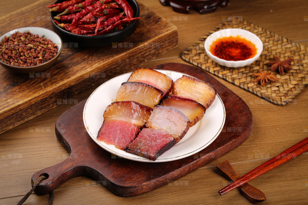 木底上的后腿腊肉