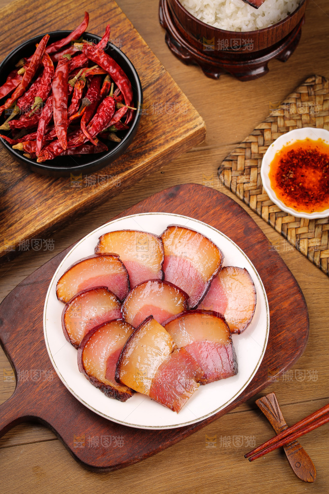 木底上的后腿腊肉