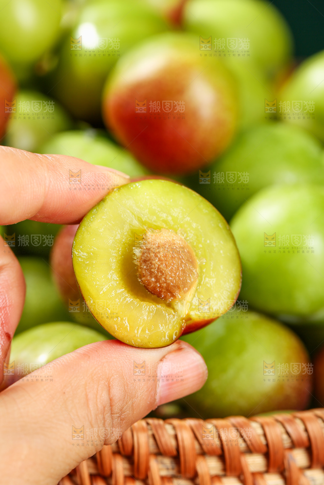 木底上的茵红脱骨李
