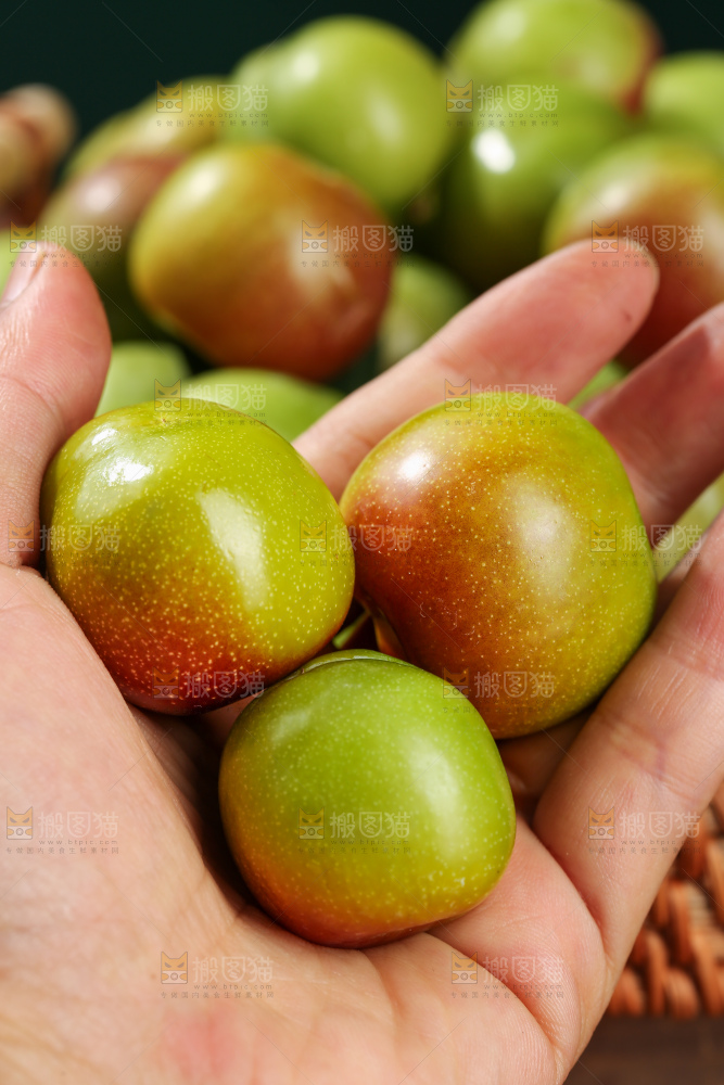 木底上的茵红脱骨李