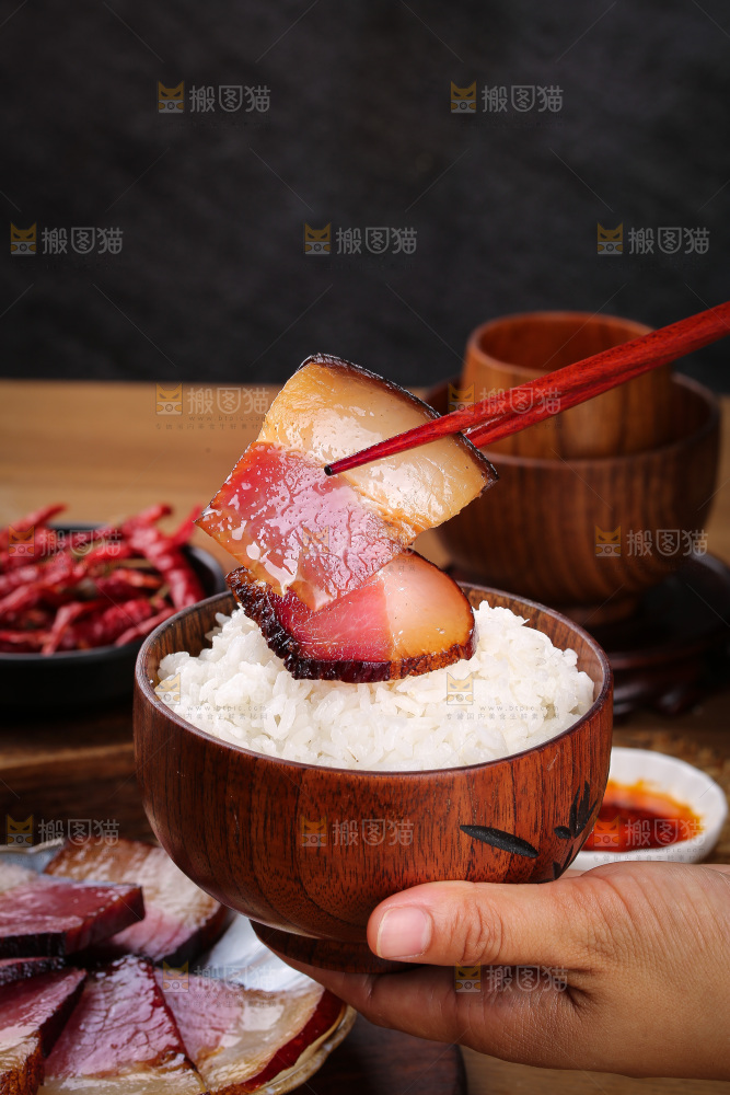 木底上的后腿腊肉
