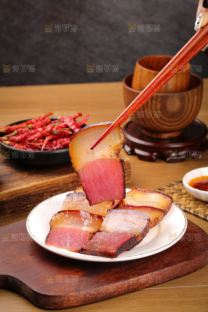木底上的后腿腊肉