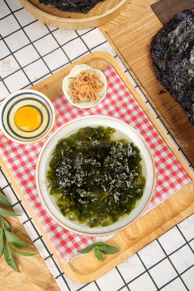 碗里的紫菜汤