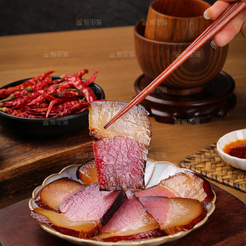 木底上的后腿腊肉