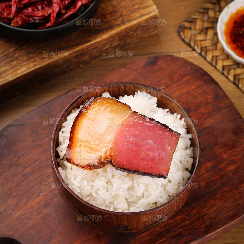 木底上的后腿腊肉