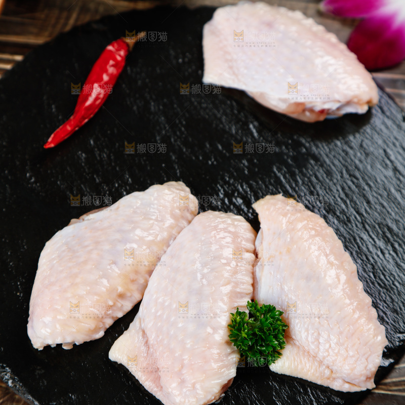 深底上的鸡翅中