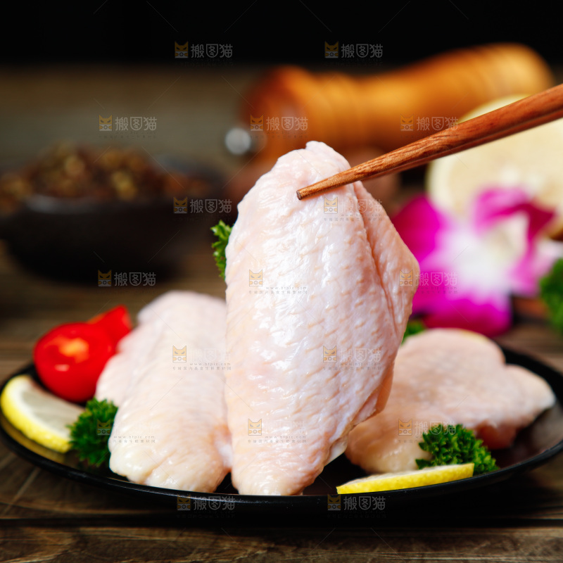 深底上的鸡翅中