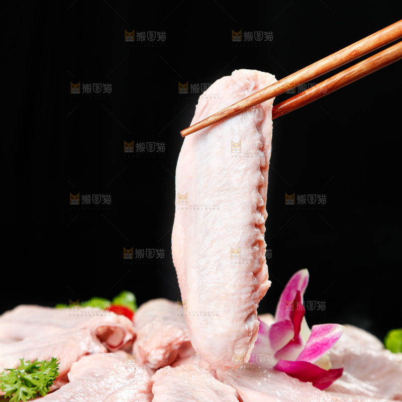 深底上的鸭翅中