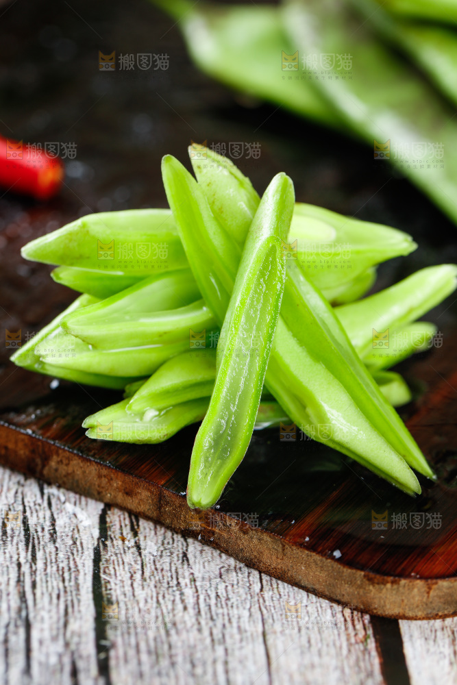 深底上的油豆角