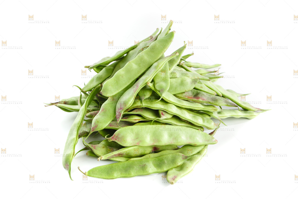 白底上的一点红油豆角