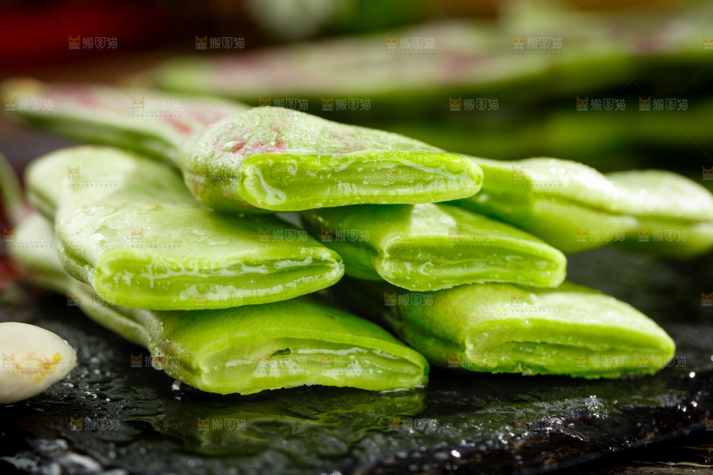 深底上的油豆角