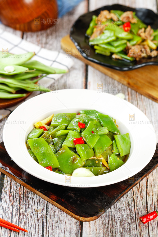 木底上的炒油豆角