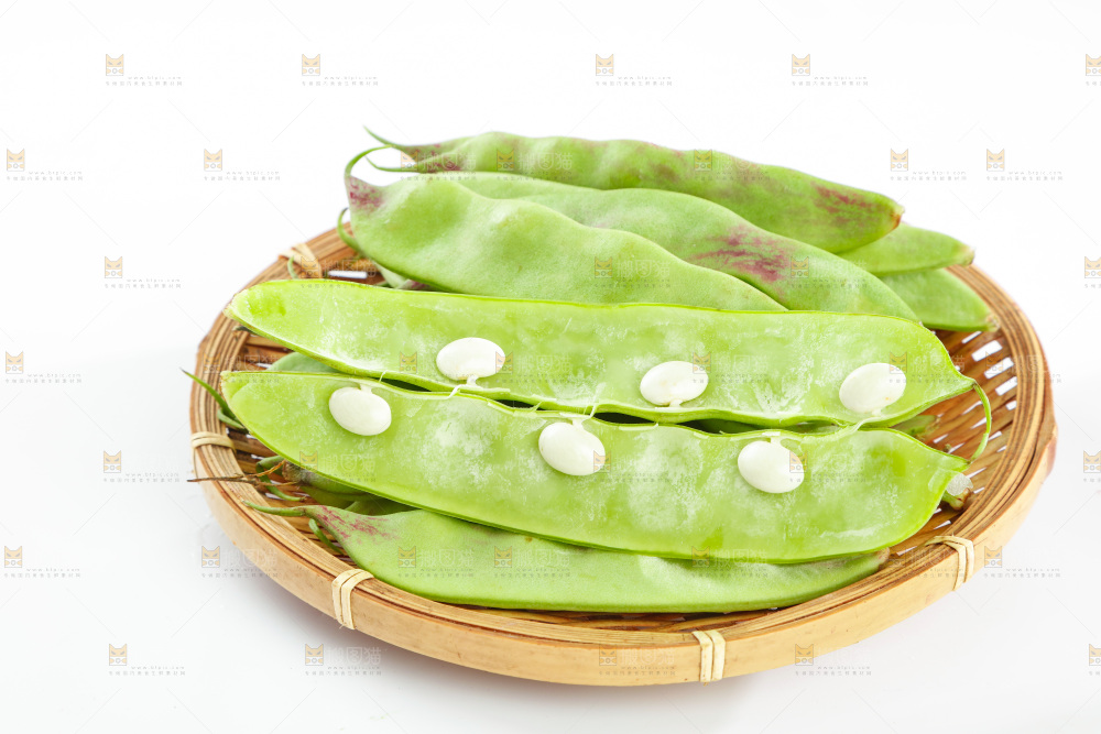 白底上的一点红油豆角