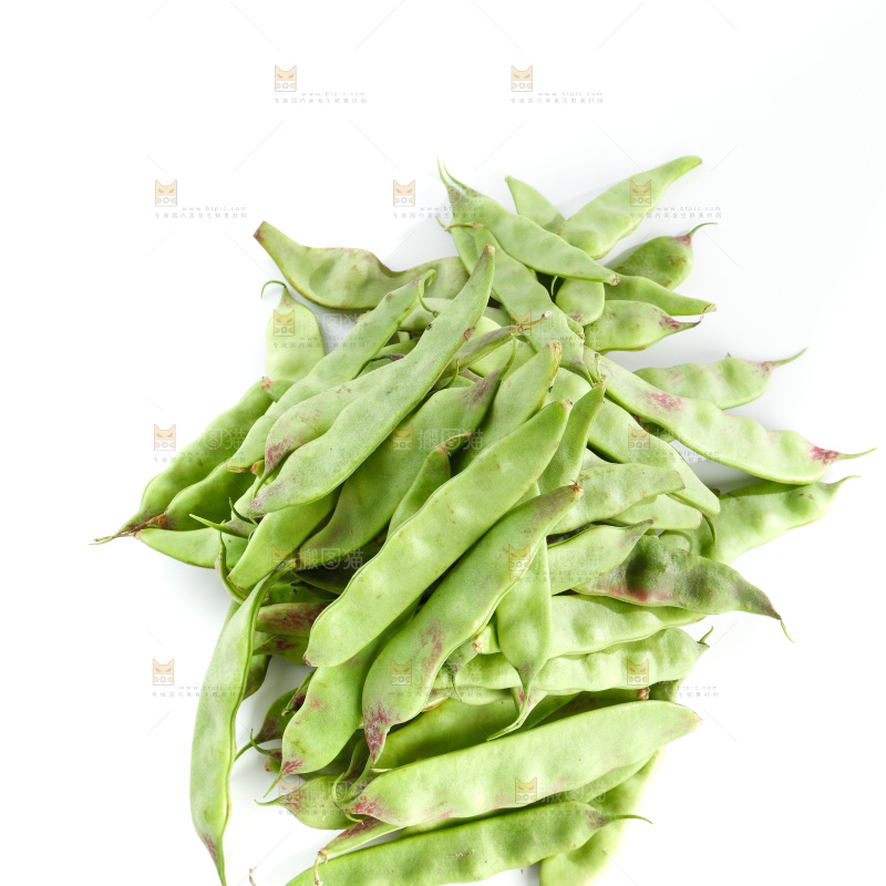 白底上的一点红油豆角