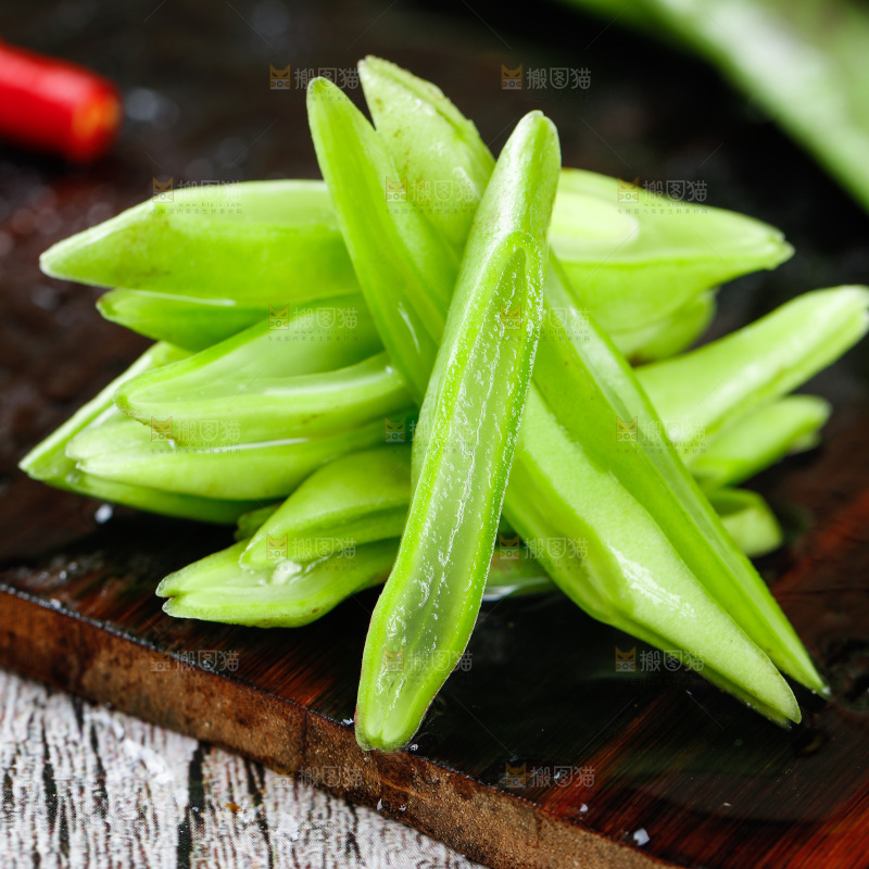 深底上的油豆角