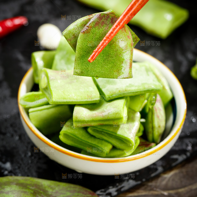 深底上的油豆角