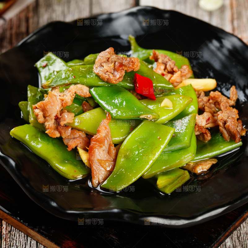 木底上的炒油豆角