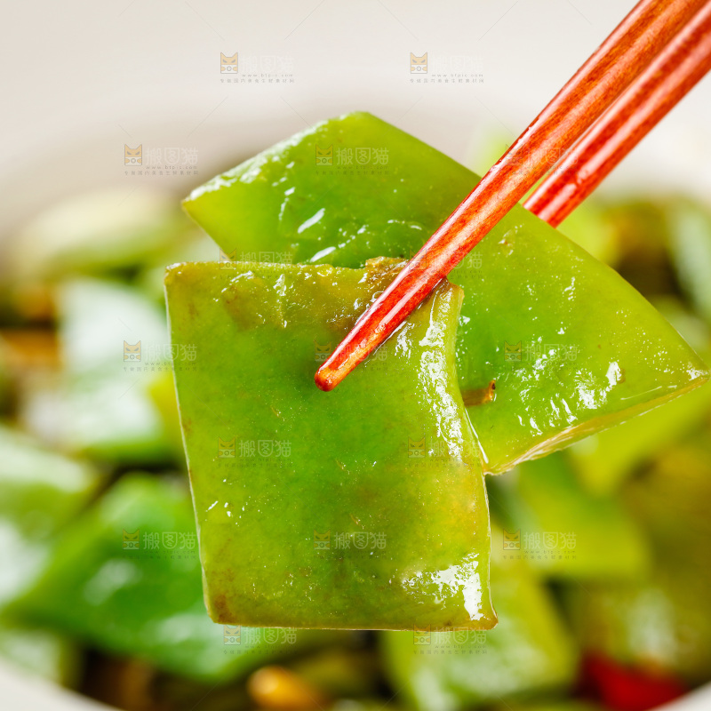 木底上的炒油豆角