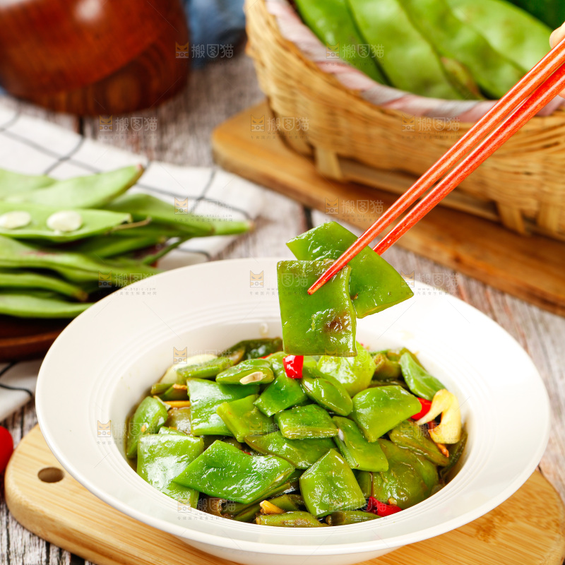 木底上的炒油豆角